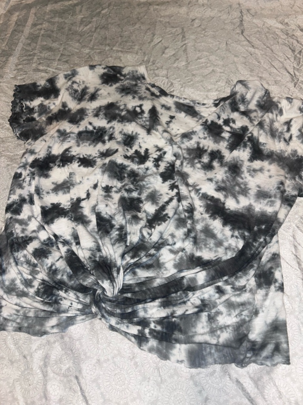 Tie-Dye Gray & White Twist Front Women's Top